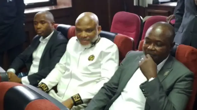 Nnamdi Kanu nọ n'etiti ndị ọrụ nchekwa
