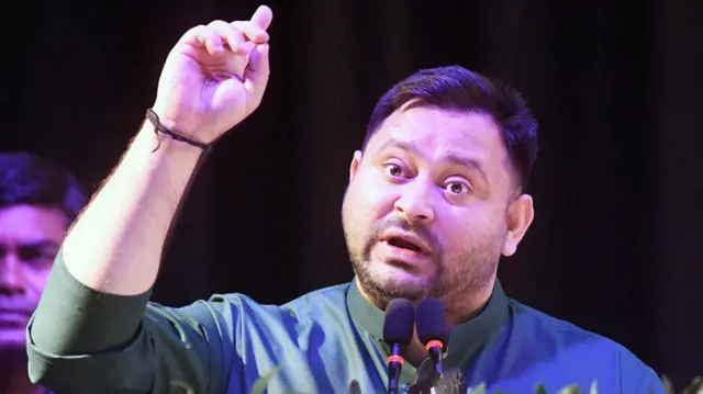 आरजेडी नेता तेजस्वी यादव