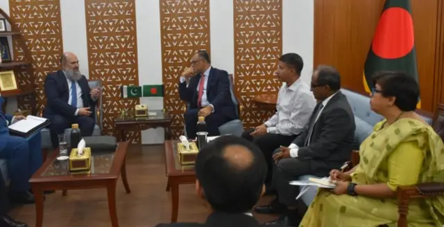 وزیر تجارت جام کمال کی بنگلہ دیش کےدورے کے دوران مشیر برائے تجارت، ایس کے بشیر الدین سے ملاقات