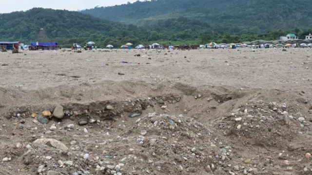 ভোলাগঞ্জে সাদা পাথর লুটপাট হয়ে যায় সম্প্রতি