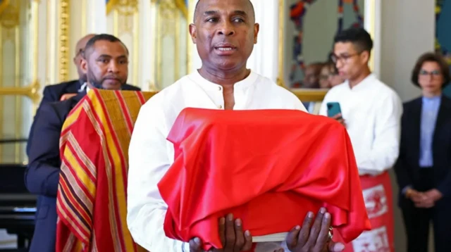 Mba Fransị eweghachila okpokoro isi Eze ndị Madagascar e gburu egbu