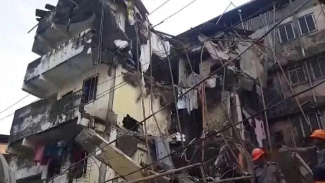 क्षतिग्रस्त हुई इमारत