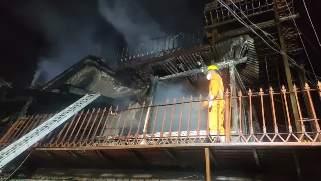 नैनीताल के 'ओल्ड लंदन हाउस' में लगी भीषण आग