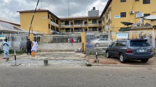 Wasu shagunan masu canji a rufe