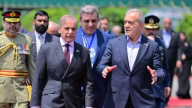 शहबाज़ शरीफ़ और मसूद पेज़ेश्कियान