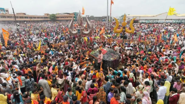 मध्य प्रदेश के कुबेरेश्वर धाम में भगदड़