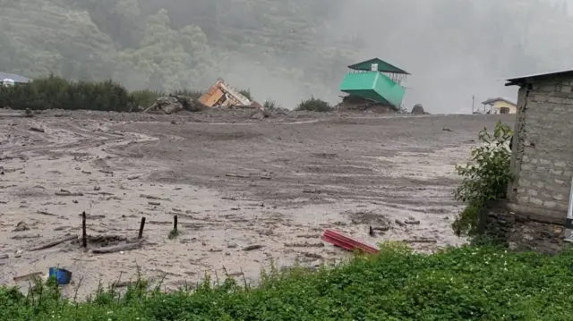 उत्तरकाशी में बादल फटा