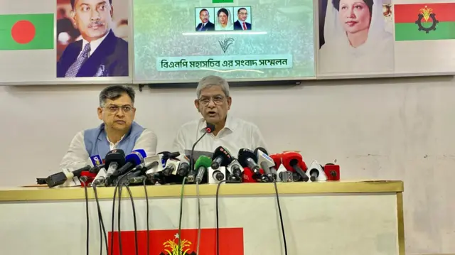 (ডান থেকে) ছবিতে বিএনপি মহাসচিব মির্জা ফখরুল ইসলাম আলমগীর ও বিএনপি'র জাতীয় স্থায়ী কমিটির সদস্য সালাহউদ্দিন আহমেদ
