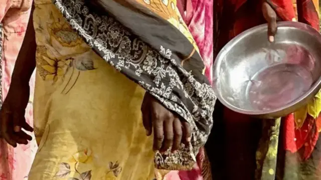 Agha obodo dị na Sudan nke nọ n'ime afọ nke atọ ya - ebutela otu n'ime nsogbu ndị mmadụ kacha njọ n'ụwa