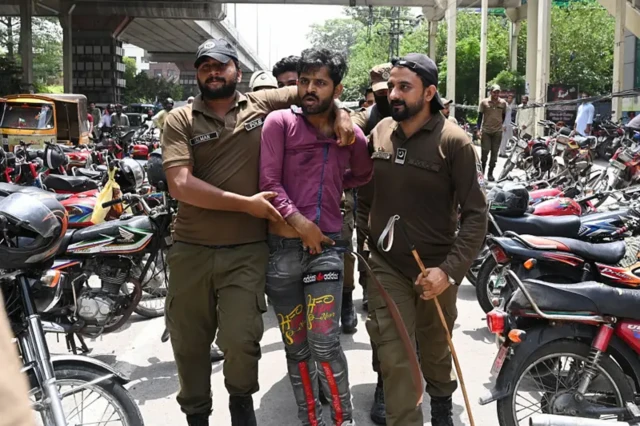 پی ٹی آئی کارکنان حراست میں