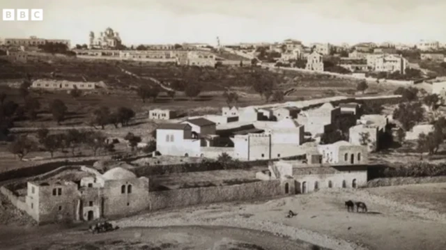 Filisxeem durii, hundeeffama Israa'el dura