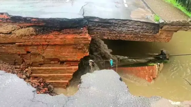ভাঙা কালভার্ট