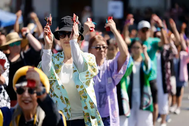 Wasu muaten tsaye snya da kayyaki masu launka daban-daban