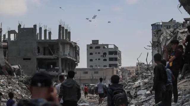 إسقاط مساعدات على غزة