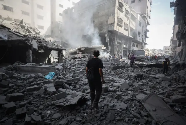 Ụlọ ndị mmadụ na Gaza mebiri emebi dka Izrel tụrụ ogbunigwe