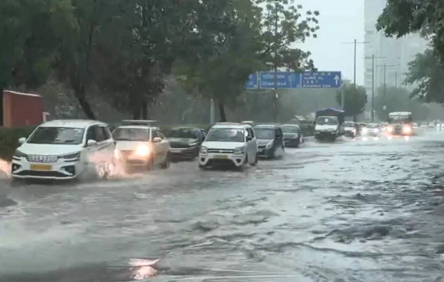 बारिश के कारण कई इलाकों में जलजमाव