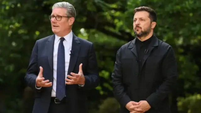 Onyeisiala mba Yukren bụ Volodymyr Zelensky na Praịm mịnịsta mba Briten bụ Keir Starmer