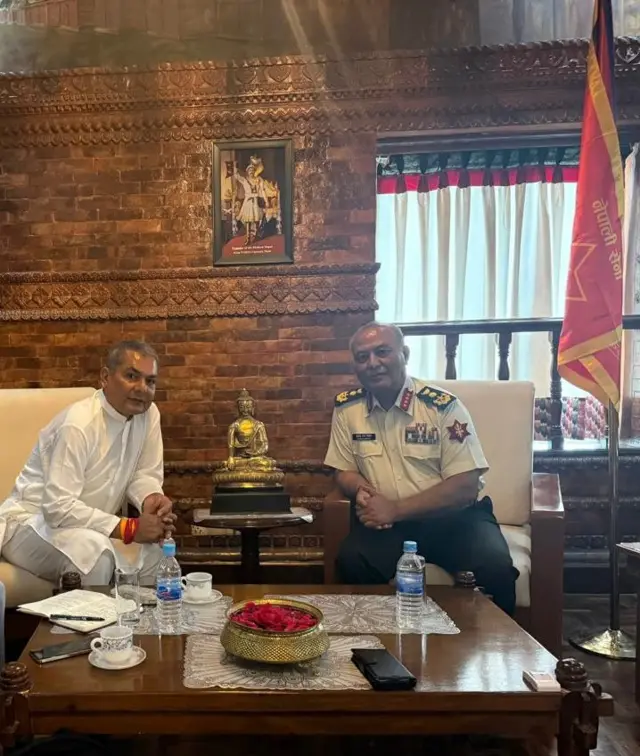 दुर्गा प्रसाई र प्रधानसेनापति अशोकराज सिग्देल