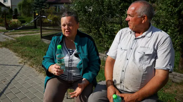 Томаш Весоловский и его жена Алиция сидят на скамейке