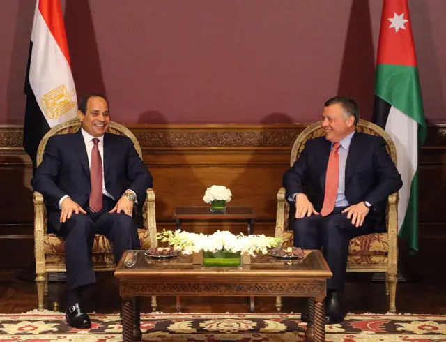 صورة أرشيفية للرئيس المصري عبد الفتاح السيسي والعاهل الأردني الملك عبد الله الثاني في العاصمة الأردنية عمان.