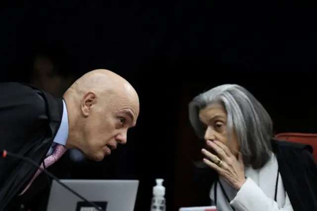Os ministros Alexandre de Moraes e Carmen Lúcia