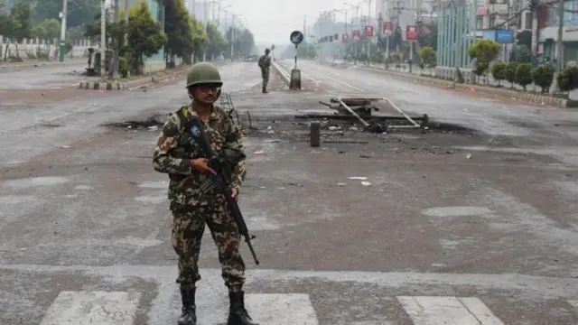 কারফিউ জারি হওয়ার পর নেপাল সেনাবাহিনী