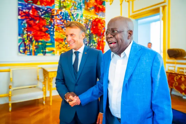 Shugaban Najeriya Bola Tinubu tare da shugaban Faransa Emmanuel Macron, ranar Laraba a birnin Paris