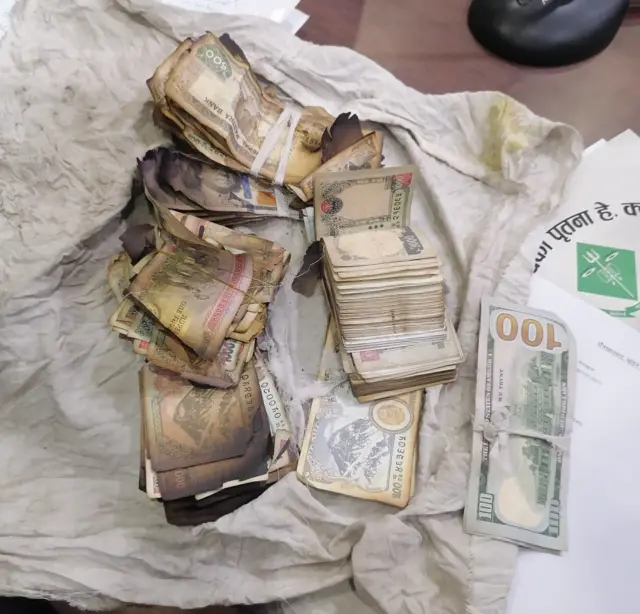 सेनाले बरामद गरेका नोट