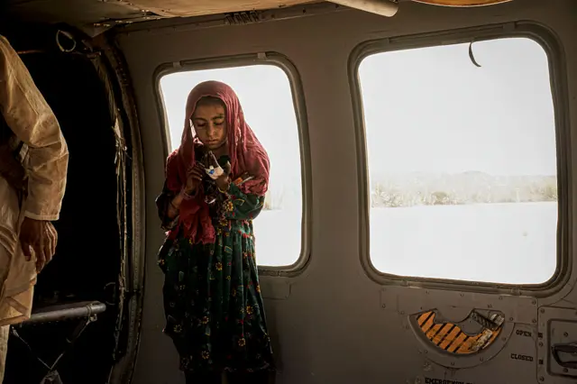 زلزله ځپلې ماشومه