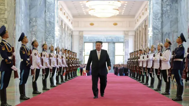 Aangoo Kiin Jong Un jalatti jireenyi ummataatti cimuufi sodaa keessa jiraachu kaasa gabaasichi