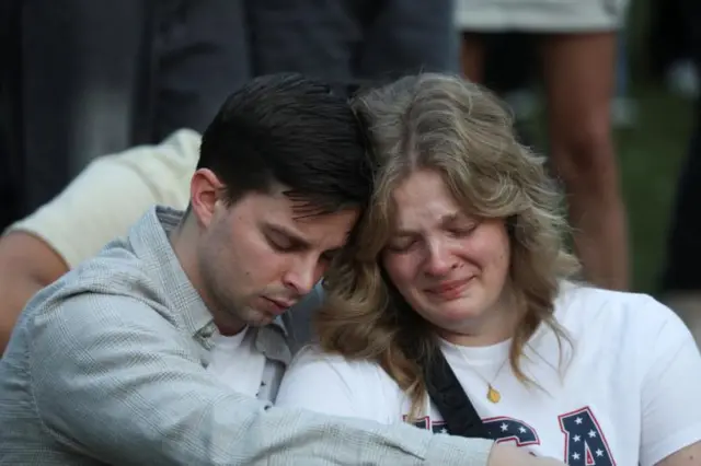 برگزاری مراسم برای گرامیداشت چارلی کرک