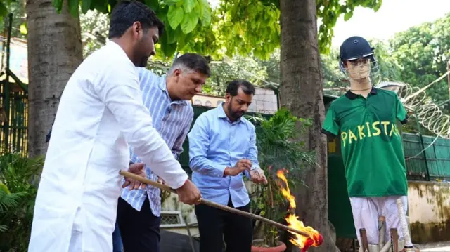 भारत और पाकिस्तान मैच का विरोधौ
