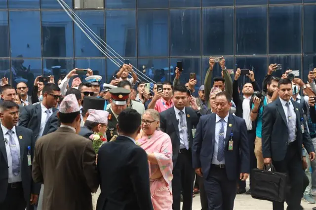 सिंह दरबार भित्र प्रधानमन्त्रीको स्वागत