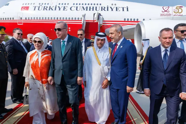 الرئيس التركي رجب طيب أردوغان وعقيلته يصلان الدوحة للمشاركة في القمة