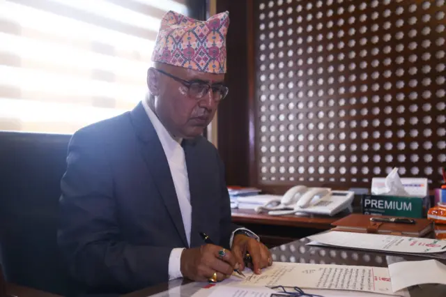 अर्थमन्त्री रामेश्वर खनाल