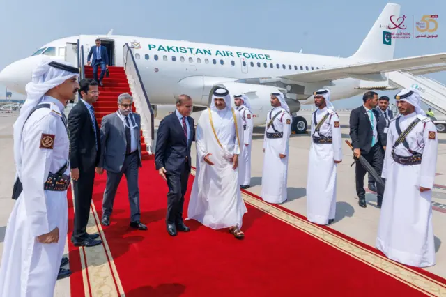 رئيس وزراء جمهورية باكستان يصل الدوحة للمشاركة في  القمة العربية الإسلامية الطارئة