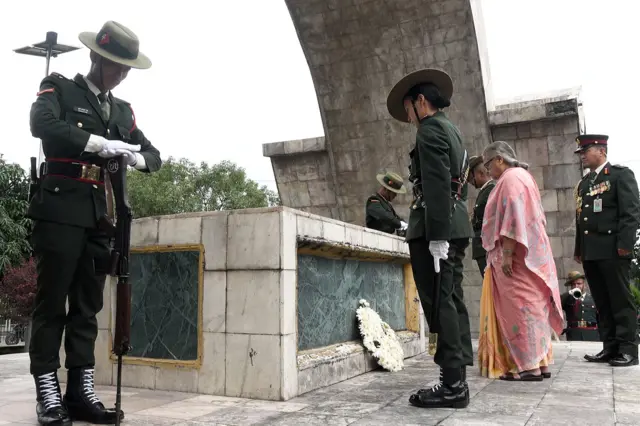 शहीदहरूप्रति श्रद्धाञ्जलि व्यक्त गर्दै अन्तरिम प्रधानमन्त्री सुशीला कार्की