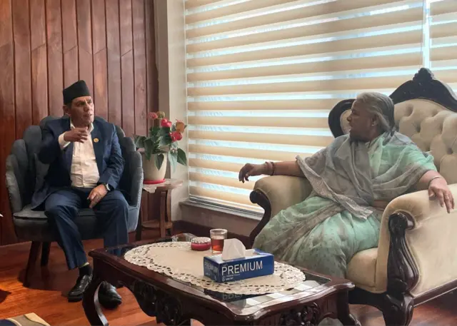 राष्ट्रिय सभाका अध्यक्ष नारायण दाहाल र प्रधानमन्त्री सुशीला कार्कीबीच भएको भेट