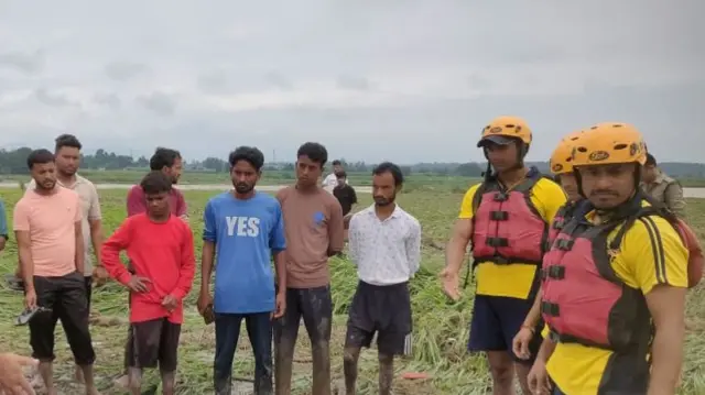 एसडीआरएफ़ के मुताबिक़ सर्च ऑपरेशन अभी भी जारी है