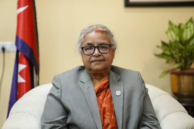 प्रधानमन्त्री निवासमा सोमवार साँझ बीबीसीलाई अन्तरवार्ता दिँदै प्रधानमन्त्री सुशीला कार्की