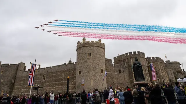 گروه نمایشی پیکان‌های سرخ بر فراز کاخ وینزور