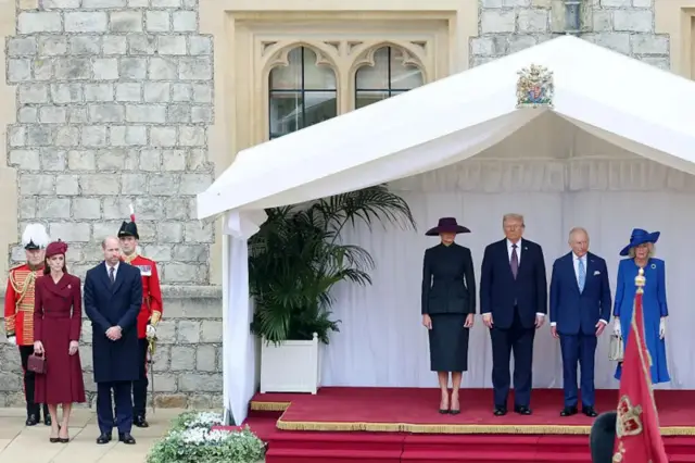 Atụmatụ ndị e ji echekwa onyeisiala Trump na njem a dị oke ọnụahịa ruru ọtụtụ nde pounds nakwa ọtụtụ ndị ọrụ nchekwa Secret Service ya na ọtụtụ puku ndị uweojii obodo.