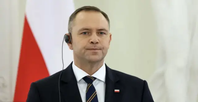 Президент Польши Кароль Навроцкий, как говорят близкие к нему люди, искренне настроен очень антиукраински