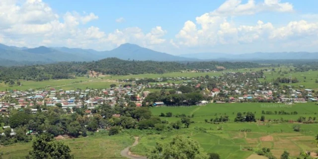 ဗန်းမောက်မြို့နယ်ထဲက တစ်နေရာ (ပုံဟောင်း)