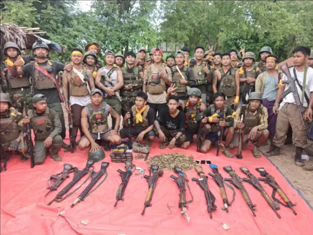 ဇီးကုန်းရဲစခန်းတိုက်ပွဲကနေ သိမ်းဆည်းရမိခဲ့တဲ့ လက်နက်တွေ