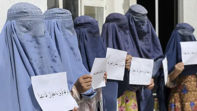 Wasu matan Afghanistan kenan suke zanga-zangar neman 'yancinsu daga gwamnatin Taliban