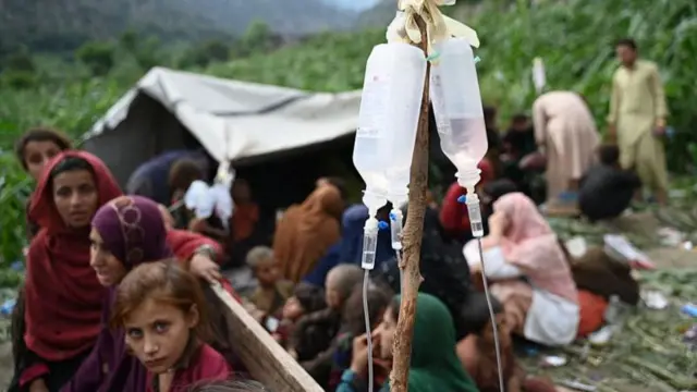 अफ़ग़ानिस्तान में भूकंप के बाद रेस्क्यू