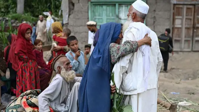 अफ़ग़ानिस्तान में भूकंप के बाद रेस्क्यू