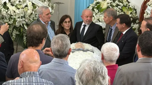 Lula em velório de Mino Carta