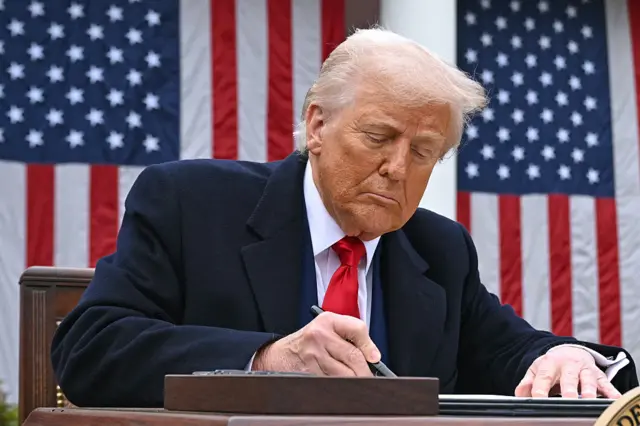 Gọọmenti mba Amerịka tinyere ọnụ ọgụgụ ndị ha na-enye akwụkwọ njem ‘visa’ H-1B na puku iri asatọ na ise (85,000) kwa afọ.